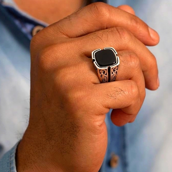 Elegant Black and Silver Men's Ring Sz 12